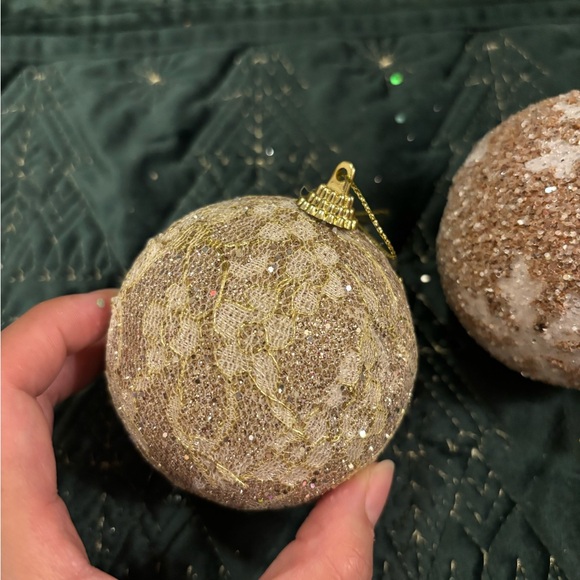 ✨🎄✨Elegant Holiday Sparkle Ornaments✨ - Picture 5 of 10